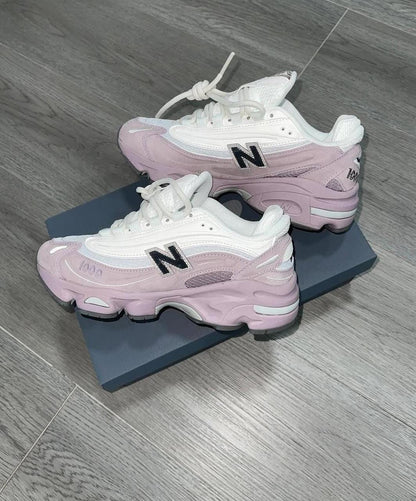 NEW BALANCE 1000 LILA / BLANCO