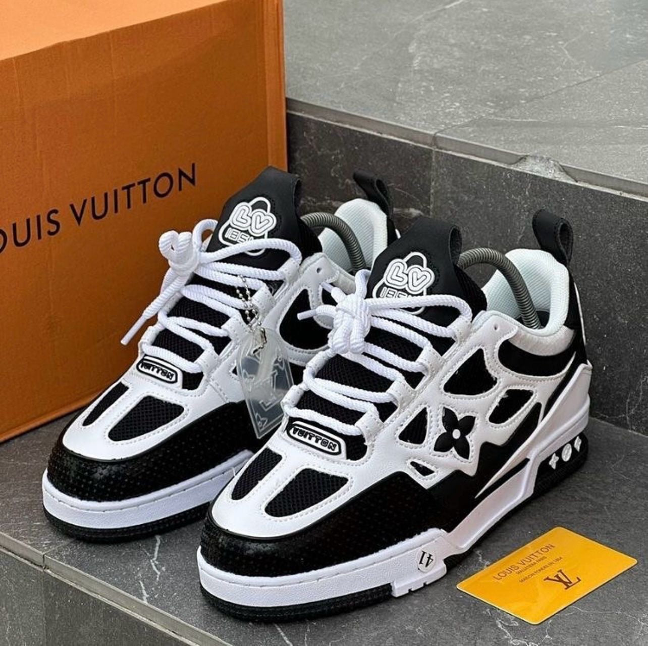 LOUIS VUITTON SKATE NEGRO - BLANCO