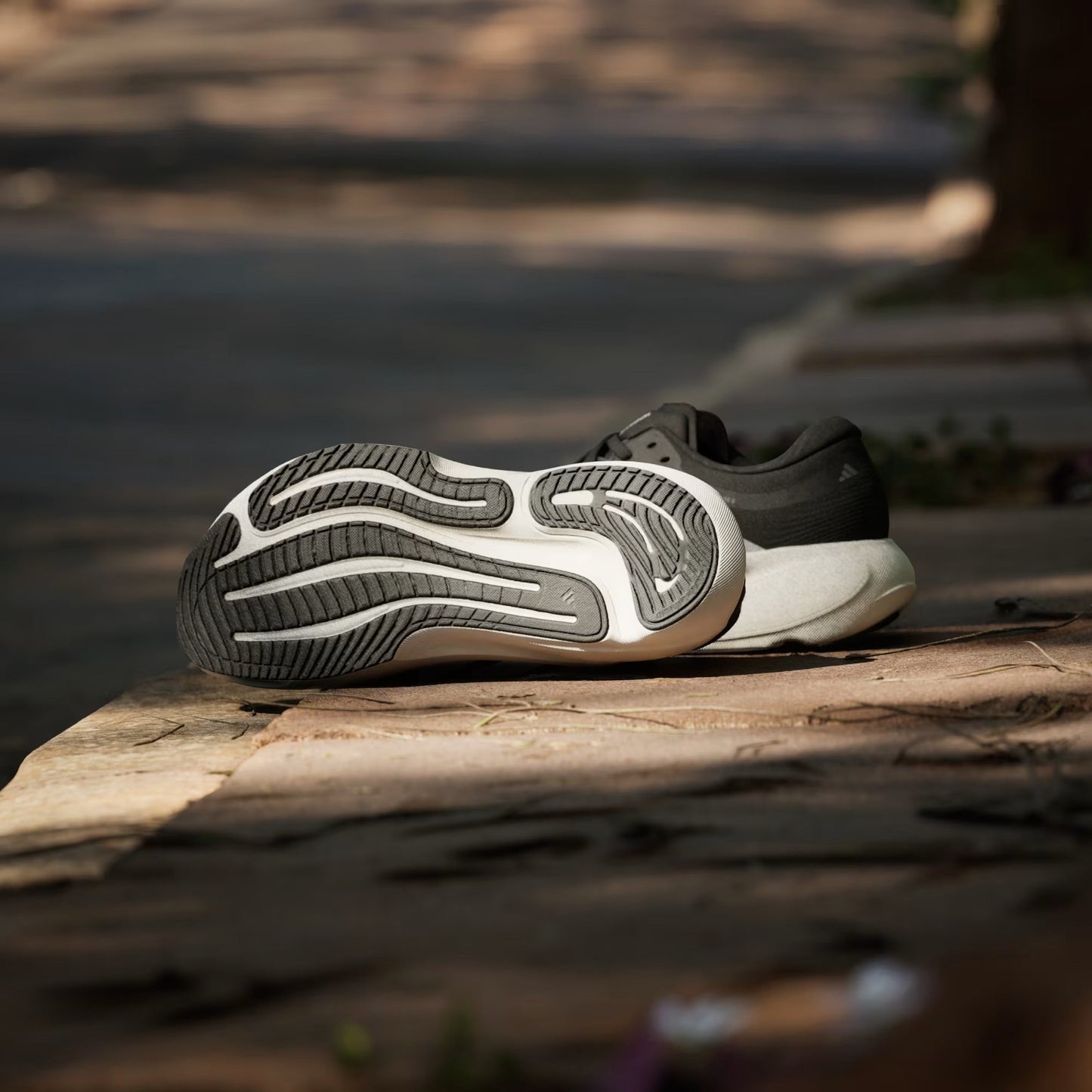 ADIDAS ADIZERO SUPERNOVA NEGRO / BLANCO