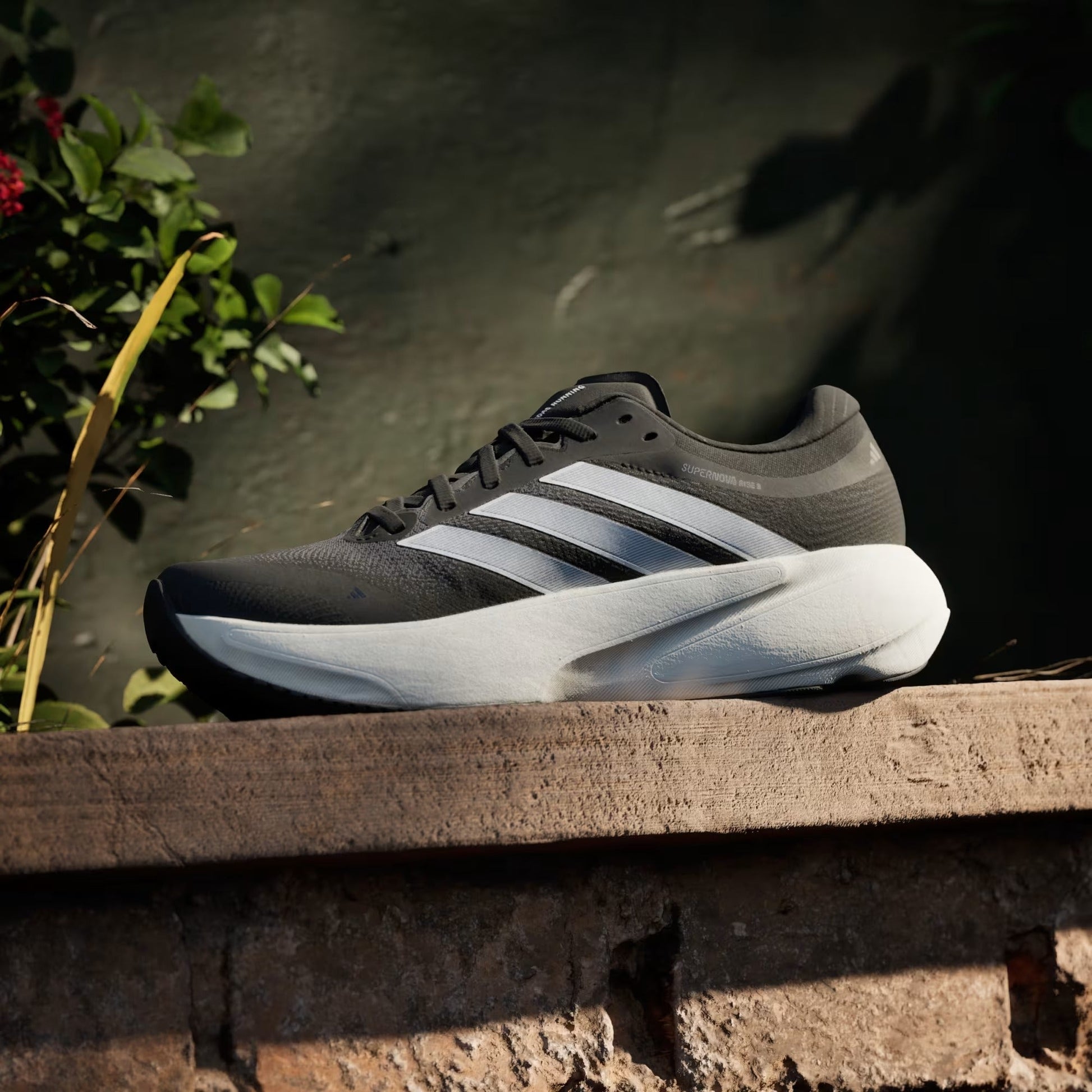 ADIDAS ADIZERO SUPERNOVA NEGRO / BLANCO