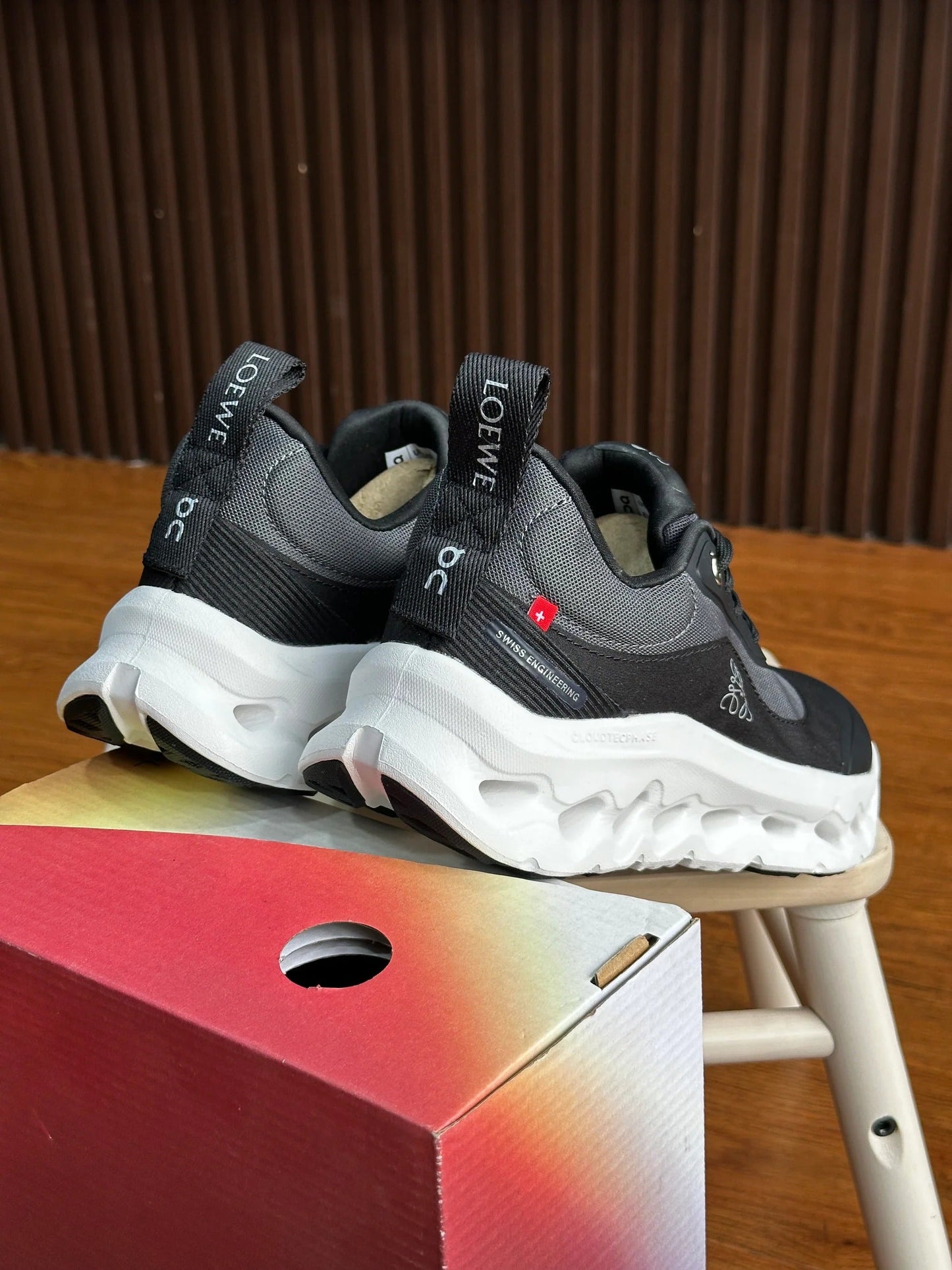ON RUNNING CLOUD LOEWE NEGRO / BLANCO