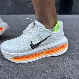 NIKE VOMERO PREMIUM BLANCA / NARANJA