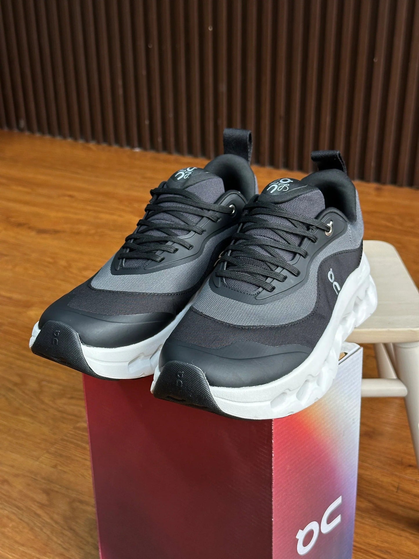 ON RUNNING CLOUD LOEWE NEGRO / BLANCO