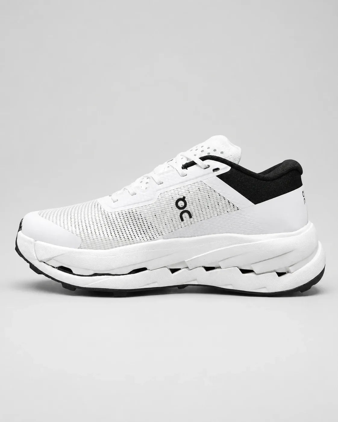 ON RUNNING CLOUD ULTRA 3 BLANCO / NEGRO